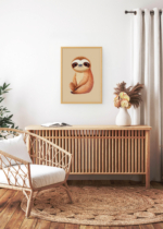 Aranżacja wnętrza, na ścianie wisi plakat w ramce: do pokoju dziecięcego słodki leniwiec skandynawski styl boho