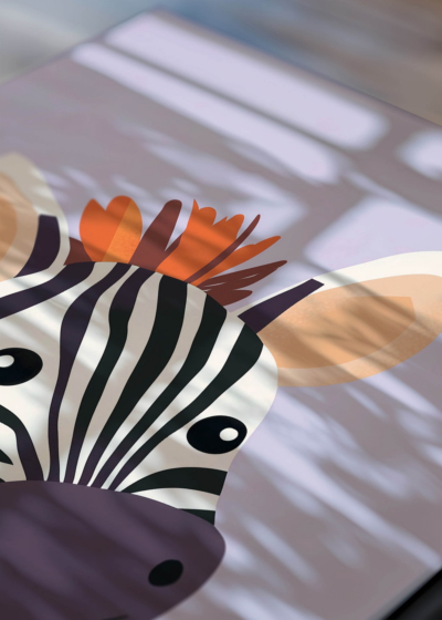 Zbliżenie na detale plakatu: do pokoju dziecięcego zebra z kolorową grzywą skandynawski