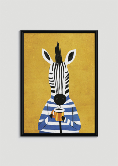 Plakat w drewnianej czarnej ramce: zebra w swetrze z kawą na żółtym tle do pokoju dziecięcego