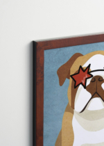 Plakat oprawiony w drewnianą brązową ramkę Vintage Italia: buldog angielski w okularach w gwiazdki do pokoju dziecięcego