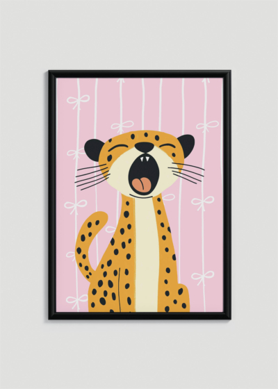 Plakat w drewnianej czarnej ramce: do pokoju dziecięcego ziewający gepard safari