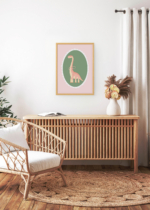 Aranżacja wnętrza, na ścianie wisi plakat w ramce: do pokoju dziecięcego dinozaur brachiozaur pastelowy vintage