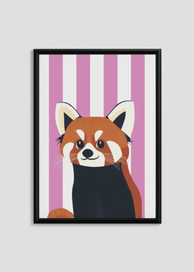 Plakat w drewnianej czarnej ramce: czerwona panda na tle w paski boho do pokoju dziecięcego