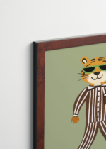 Plakat oprawiony w drewnianą brązową ramkę Vintage Italia: tygrysek na deskorolce w okularach do pokoju dziecięcego
