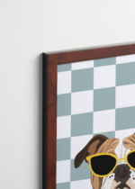 Plakat oprawiony w drewnianą brązową ramkę Vintage Italia: wesoły buldog w okularach dla dzieci