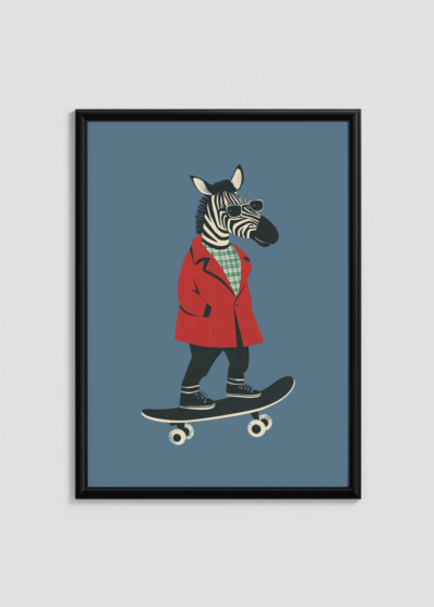 Plakat w drewnianej czarnej ramce: zebra na deskorolce w okularach do pokoju dziecięcego
