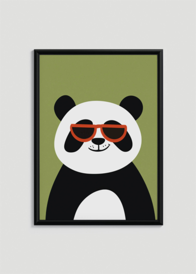 Plakat w drewnianej czarnej ramce: panda w pomarańczowych okularach na zielonym tle do pokoju dziecięcego
