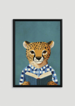 Plakat w drewnianej czarnej ramce: do pokoju dziecięcego gepard czytający książkę skandynawski