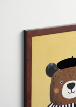 Plakat oprawiony w drewnianą brązową ramkę Vintage Italia: miś w berecie francuskim vintage do pokoju dziecięcego