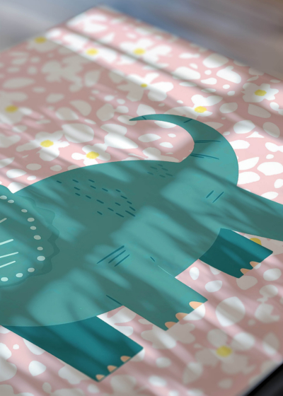 Zbliżenie na detale plakatu: dinozaur triceratops retro do pokoju dziecięcego