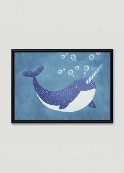 Plakat w drewnianej czarnej ramce: narwal niebieski ocean do pokoju dziecięcego