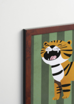 Plakat oprawiony w drewnianą brązową ramkę Vintage Italia: wesoły tygrysek zielone tło safari do pokoju dziecięcego