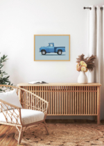 Aranżacja wnętrza, na ścianie wisi plakat w ramce: niebieski samochód pickup retro dla dzieci vintage truck