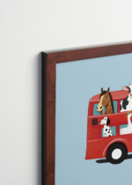 Plakat oprawiony w drewnianą brązową ramkę Vintage Italia: czerwony autobus londyński ze zwierzętami do pokoju dziecięcego