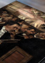 Zbliżenie na detale plakatu: Orkiestra w Operze Edgar Degas impresjonizm muzyka