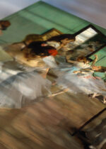 Zbliżenie na detale plakatu: Klasa tańca Edgar Degas baletnice impresjonizm