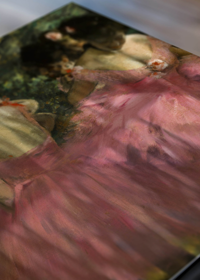 Zbliżenie na detale plakatu: Tancerki w różu Edgar Degas impresjonizm balet