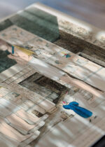 Zbliżenie na detale plakatu: Świątynia egipska Belzoni odkrycia archeologiczne