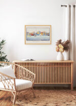 Aranżacja wnętrza, na ścianie wisi plakat w ramce: Nowy Jork z promu akwarela Rachael Robinson Elmer