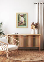 Aranżacja wnętrza, na ścianie wisi plakat w ramce: kolej nadziemna na 110th Street Nowy Jork Rachael Robinson Elmer