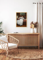 Aranżacja wnętrza, na ścianie wisi plakat w ramce: Édouard Manet kobieta w białej sukni klasyczny