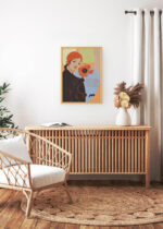 Aranżacja wnętrza, na ścianie wisi plakat w ramce: Ethel Reed kobieta z makiem Art Nouveau