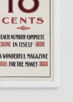 Zbliżenie na detale plakatu oprawionego w drewnianą białą ramkę od Plakatello®: Ethel Reed The New Illustrated Magazine 1895