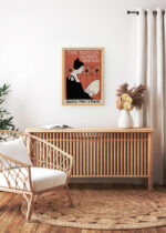 Aranżacja wnętrza, na ścianie wisi plakat w ramce: The Boston Sunday Herald Ethel Reed 1895 secesja