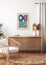 Aranżacja wnętrza, na ścianie wisi plakat w ramce: Séguy Art Nouveau motywy floralne secesja vintage