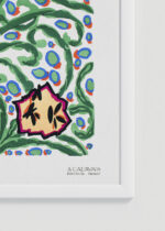 Zbliżenie na detale plakatu oprawionego w drewnianą białą ramkę od Plakatello®: Séguy Art Nouveau motywy floralne secesja vintage