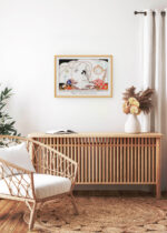 Aranżacja wnętrza, na ścianie wisi plakat w ramce: George Barbier Art Deco Dama z motylem i psem 1920