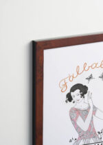 Aranżacja wnętrza, na ścianie wisi plakat w ramce: art deco George Barbier 1922 Falbalas et fanfreluches