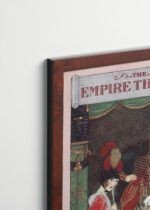 Aranżacja wnętrza, na ścianie wisi plakat w ramce: teatralny The Empire Theatre 1922 George Barbier art déco