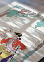 Widok z góry na cztery drewniane ramki, w jednej z nich oprawiony plakat La Cruche cassée George Barbier art déco