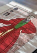 Widok z góry na cztery drewniane ramki, w jednej z nich oprawiony plakat Robe de chambre Szlafrok kąpielowy George Barbier art déco lata 20