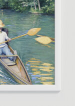 Zbliżenie na detale plakatu oprawionego w drewnianą białą ramkę od Plakatello®: Wioślarze Gustave Caillebotte impresjonizm 1877