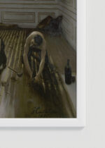 Zbliżenie na detale plakatu oprawionego w drewnianą białą ramkę od Plakatello®: Cykliniarze podłóg Gustave Caillebotte 1875
