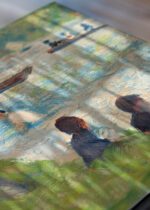 Zbliżenie na detale plakatu: Georges Seurat scena nad rzeką pointylizm XIX w. koń łódki