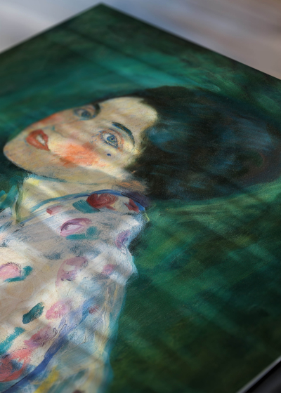 Zbliżenie na detale plakatu: Gustav Klimt Portret kobiety 1916 secesja wiedeńska