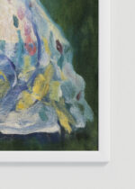 Zbliżenie na detale plakatu oprawionego w drewnianą białą ramkę od Plakatello®: Gustav Klimt Portret kobiety 1916 secesja wiedeńska