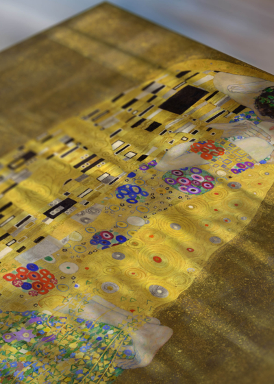 Zbliżenie na detale plakatu: Pocałunek Gustav Klimt reprodukcja secesja wiedeńska