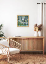 Aranżacja wnętrza, na ścianie wisi plakat w ramce: Kościół w Cassone Gustav Klimt 1913 jezioro Garda we Włoszech