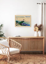 Aranżacja wnętrza, na ścianie wisi plakat w ramce: rybacy Koshu Kajikazawa Hokusai Fuji japoński