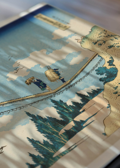Zbliżenie na detale plakatu: Most linowy Hida Katsushika Hokusai ukiyo-e japoński