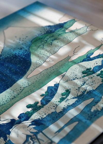 Zbliżenie na detale plakatu: Umegawa Sagami Hokusai Fuji japońska sztuka ukiyo-e