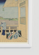 Zbliżenie na detale plakatu oprawionego w drewnianą białą ramkę od Plakatello®: Sazai-dō Gohyaku-rakanji Katsushika Hokusai ukiyo-e
