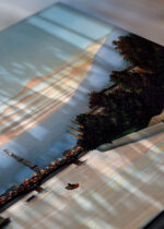 Zbliżenie na detale plakatu: Wieża Eiffla 1898 Henri Rousseau Paryż