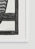 Zbliżenie na detale plakatu oprawionego w drewnianą białą ramkę od Plakatello®: sowa drzeworyt Samuel Jessurun de Mesquita vintage