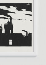 Zbliżenie na detale plakatu oprawionego w drewnianą białą ramkę od Plakatello®: czarno-biały  industrialny Elektrownia gazowa w Amsterdamie