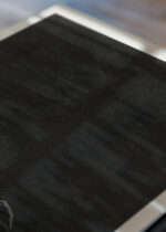 Zbliżenie na detale plakatu: antylopa drzeworyt de Mesquita czarno-biały vintage